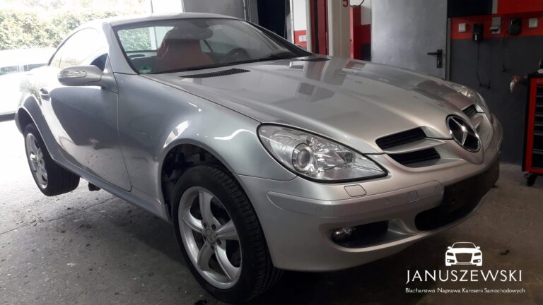 Naprawione drzwi i błotnik Mercedes-Benz SLK po pracach blacharskich – blacharz Gorzów.