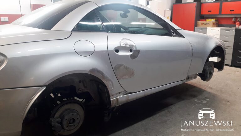 Naprawione drzwi i tylny błotnik Mercedes-Benz SLK po pracach blacharskich – blacharz Gorzów.