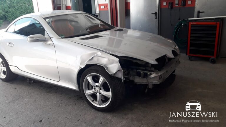 Naprawiona karoseria Mercedes-Benz SLK po kompleksowej naprawie blacharskiej – blacharz Gorzów.
