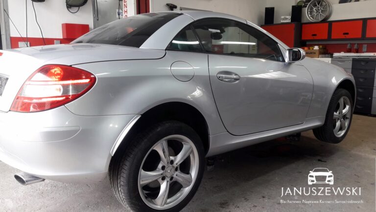 Naprawiony tylny błotnik Mercedes-Benz SLK po precyzyjnej naprawie blacharskiej – blacharz Gorzów.